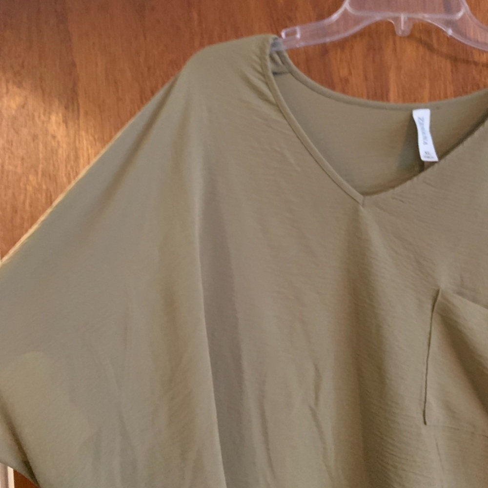 Zenana Olive Green V Neck XL